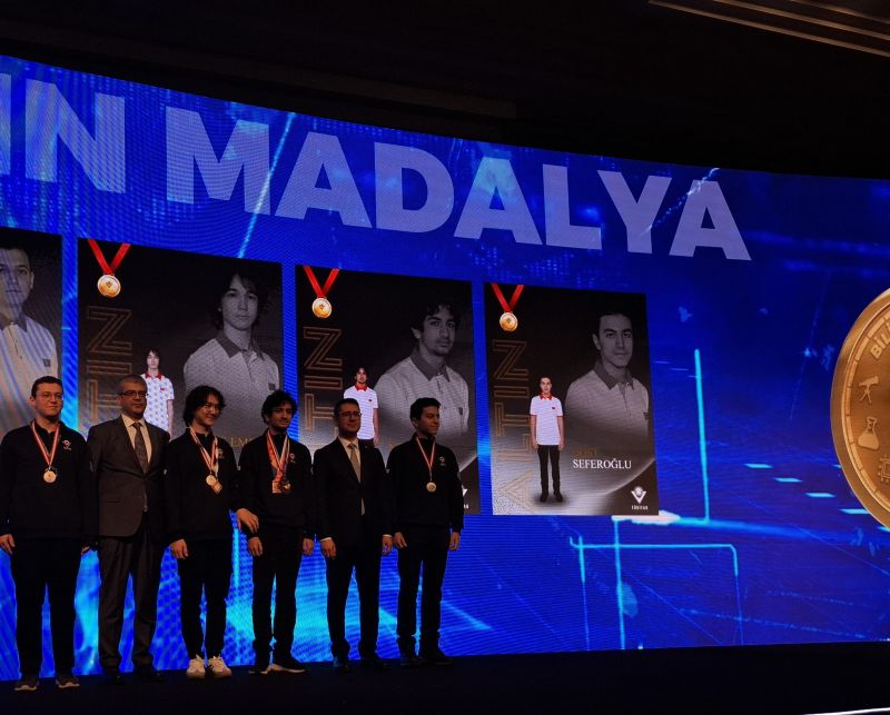 Dost receiving TÜBİTAK Gold Medal